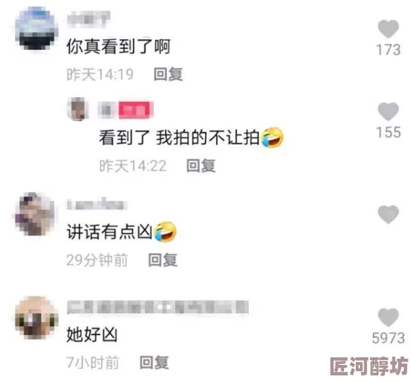 男生戳美女两腿中间那个视频据说拍摄于商场引发路人围观评论两极分化