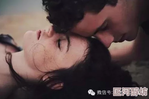 为什么它如此火爆？为何引发热议？被男人吃奶跟添高潮了60分钟因为它挑战了传统观念，展现了女性情欲的自主性